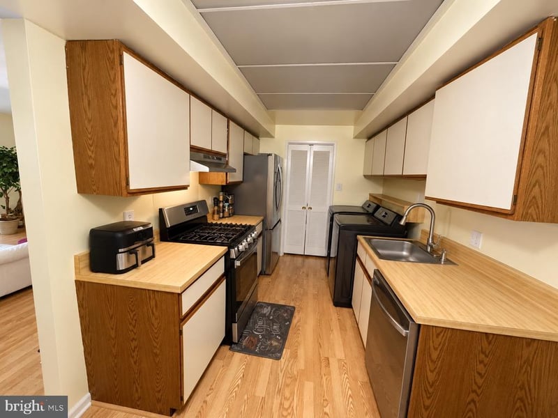 10200 Prince Pl #206, Upper Marlboro, MD 20774