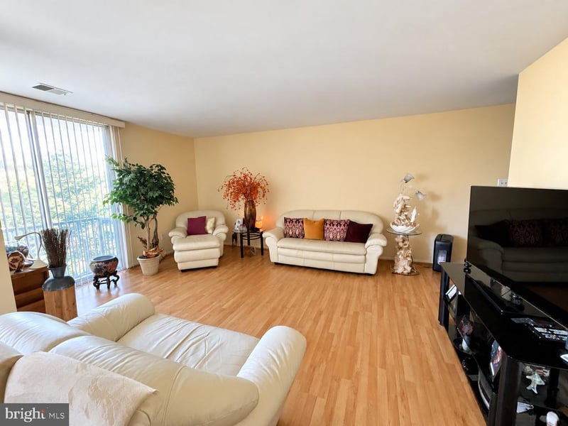 10200 Prince Pl #206, Upper Marlboro, MD 20774