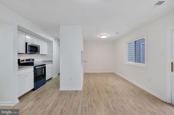 14 Simeon Ln, Sterling, VA 20164