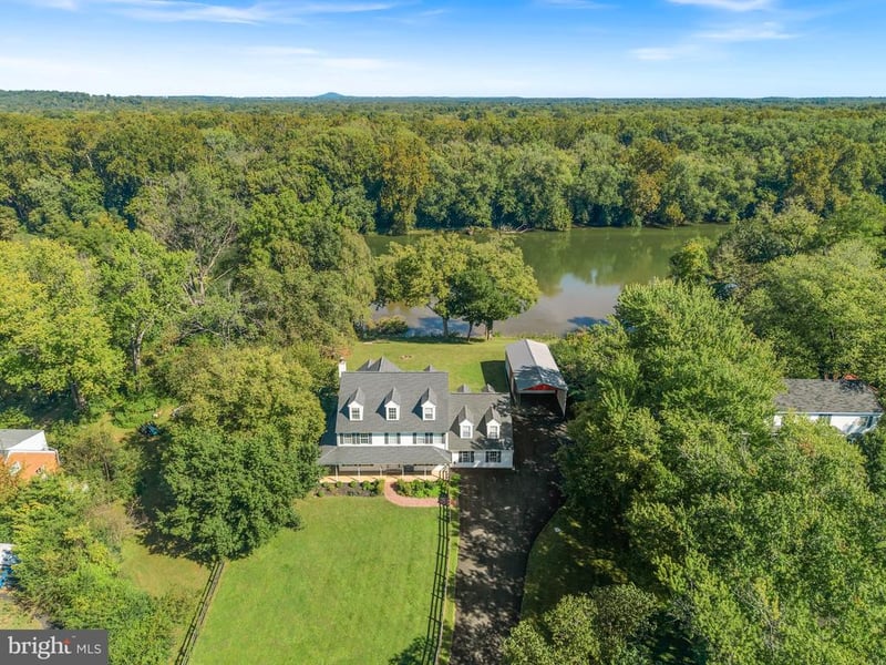 19091 Youngs Cliff Rd, Sterling, VA 20165