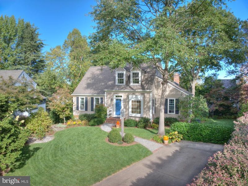 11800 Briar Mill Ln, Reston, VA 20194