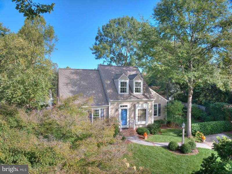 11800 Briar Mill Ln, Reston, VA 20194