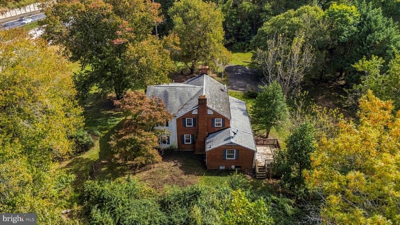 1295 Colvin Forest Dr, Vienna, VA 22182