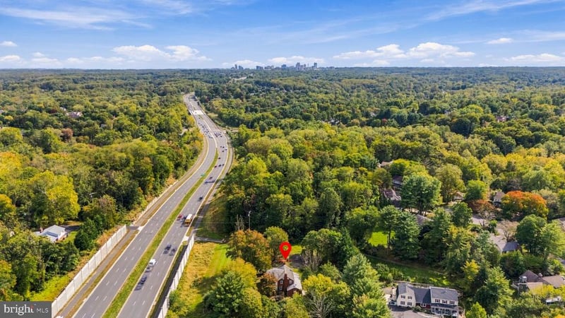 1295 Colvin Forest Dr, Vienna, VA 22182