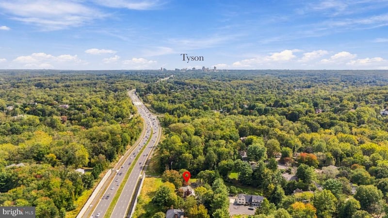 1295 Colvin Forest Dr, Vienna, VA 22182