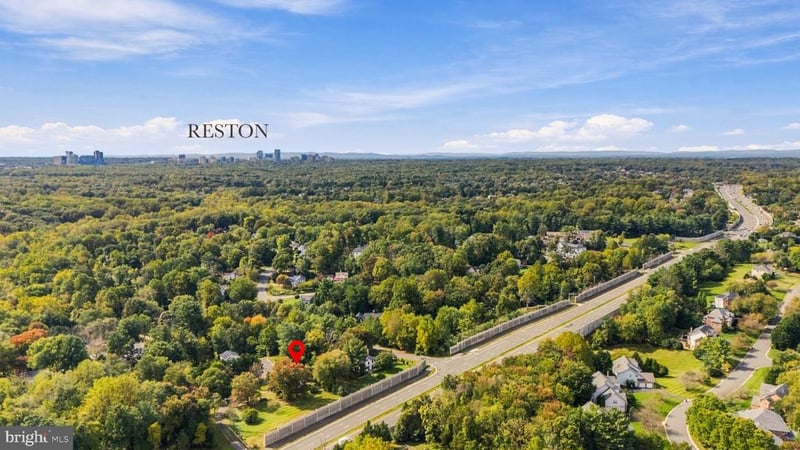 1295 Colvin Forest Dr, Vienna, VA 22182