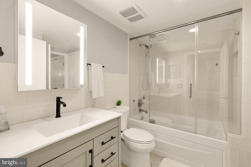 820 N Pollard St #210, Arlington, VA 22203
