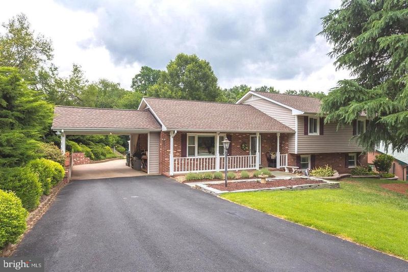 305 Ridgemore St, Fredericksburg, VA 22405