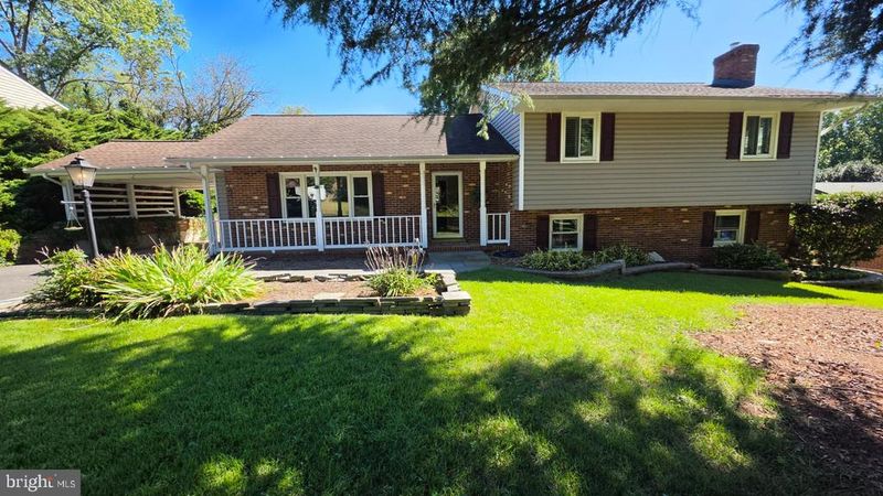 305 Ridgemore St, Fredericksburg, VA 22405
