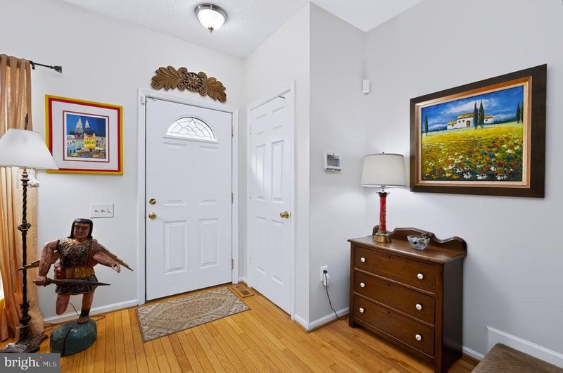 7227 Stover Ct, Alexandria, VA 22306