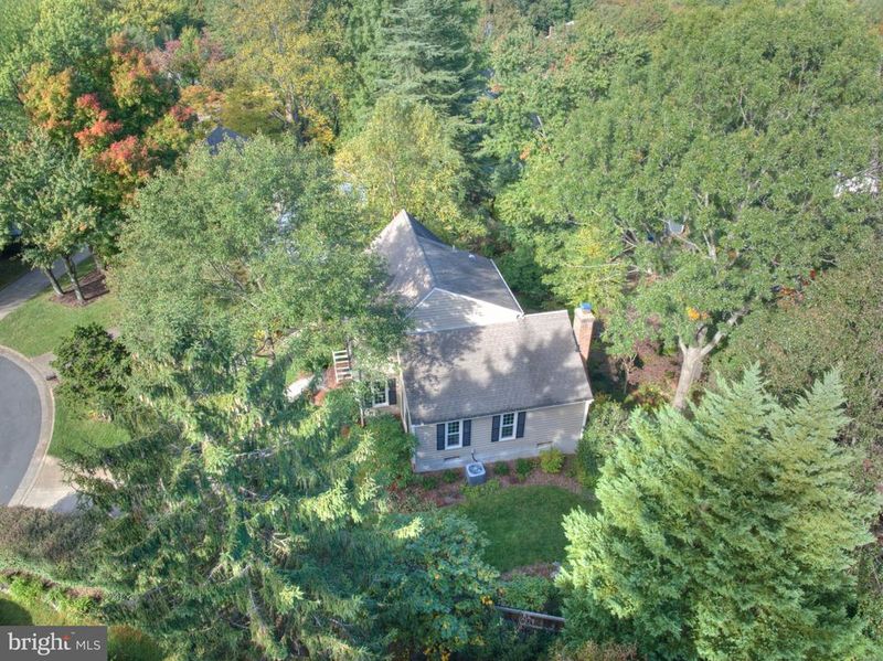 11800 Briar Mill Ln, Reston, VA 20194
