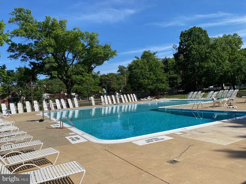 3756 Gunston Rd, Alexandria, VA 22302