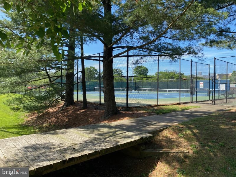 3756 Gunston Rd, Alexandria, VA 22302