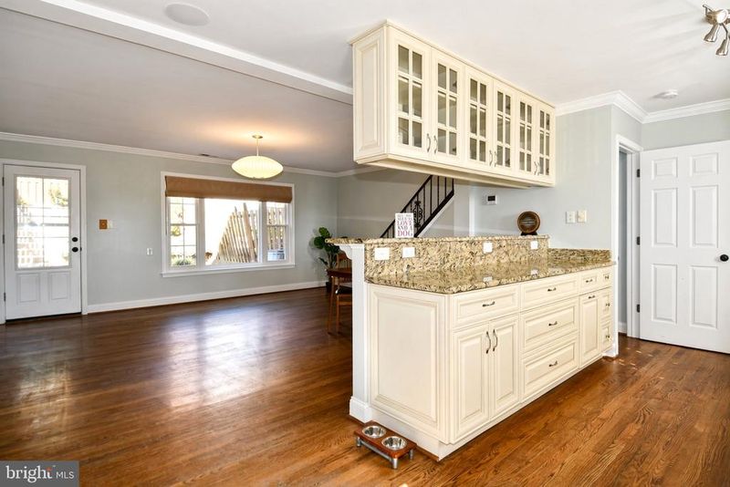 2908 Hickory St, Alexandria, VA 22305