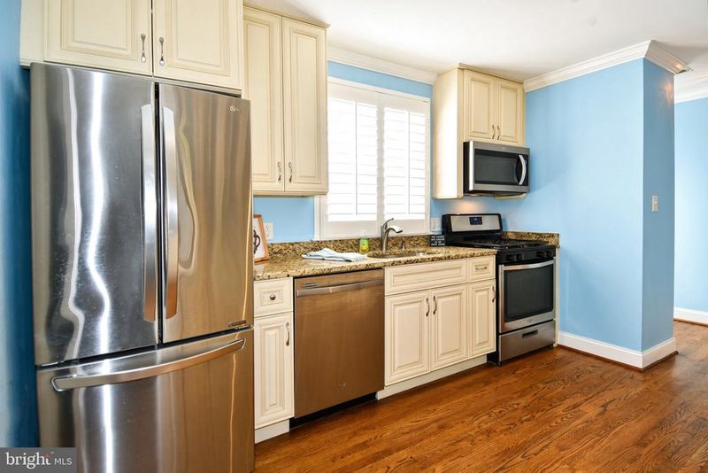 2908 Hickory St, Alexandria, VA 22305