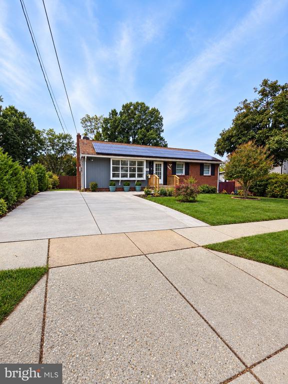 7903 Legation Rd, Hyattsville, MD 20784