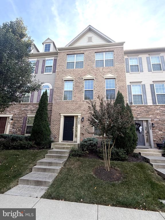 9505 Smithview Pl, Lanham, MD 20706