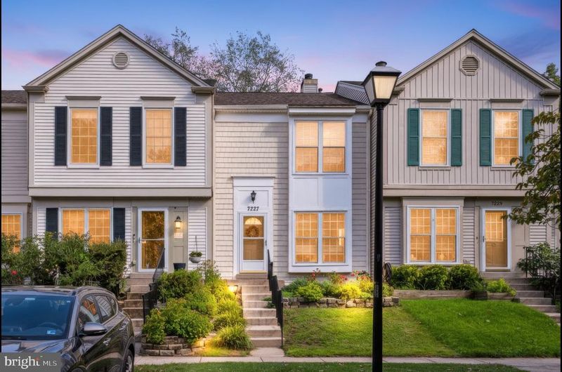 7227 Stover Ct, Alexandria, VA 22306