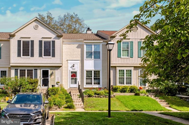 7227 Stover Ct, Alexandria, VA 22306