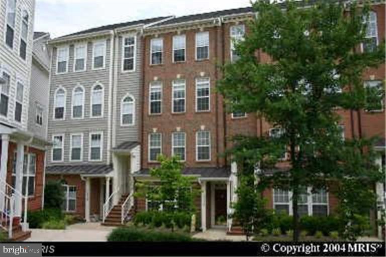 311 Cross Green St #A, Gaithersburg, MD 20878