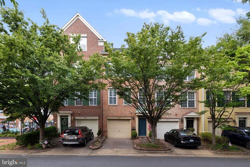 4929 Kilburn St, Alexandria, VA 22304
