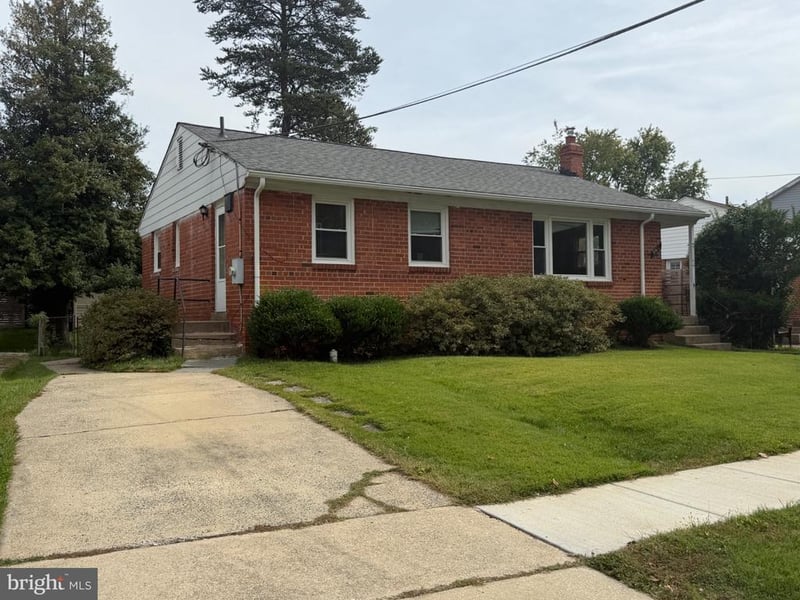 9911 Mayfield Dr, Bethesda, MD 20817