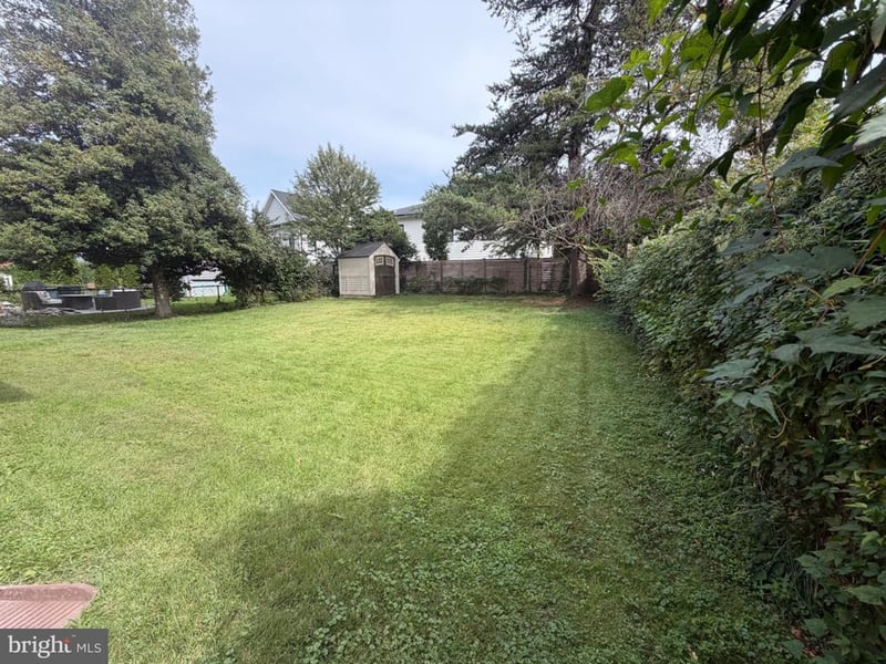 9911 Mayfield Dr, Bethesda, MD 20817