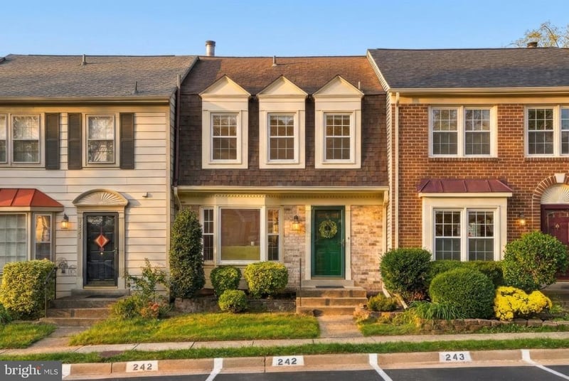 5529 Ridgeton Hill Ct, Fairfax, VA 22032