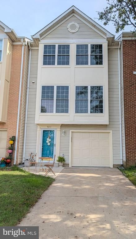 9211 Andrew Dr, Manassas Park, VA 20111