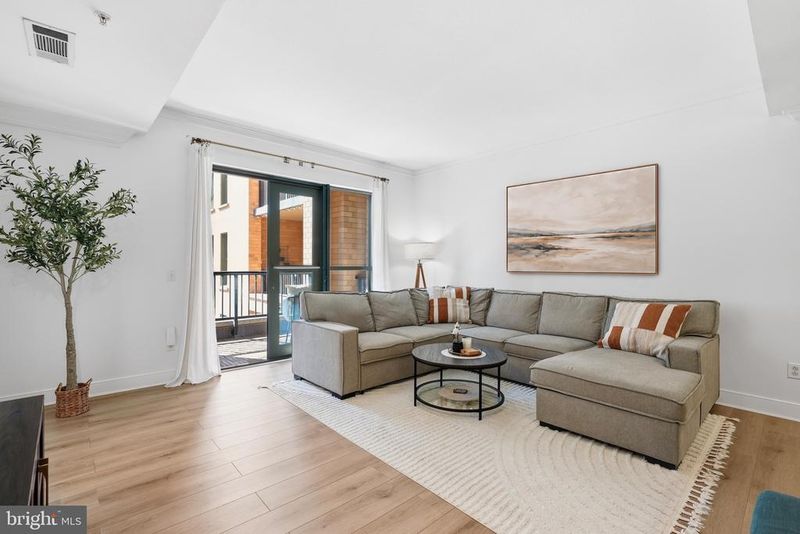 910 M St NW #329, Washington, DC 20001