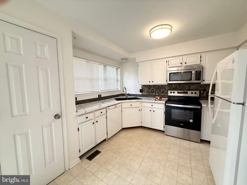 8630 Sanderling Dr, Manassas, VA 20110
