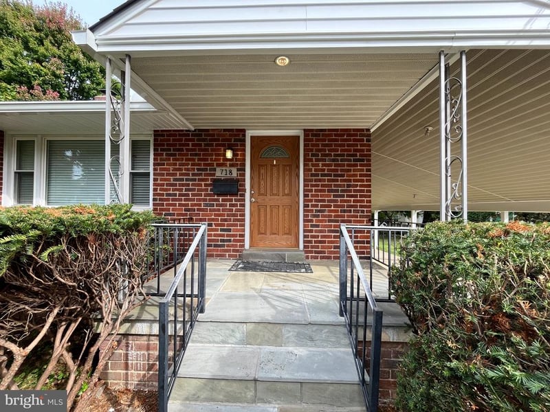 718 Maple Ave, Rockville, MD 20850