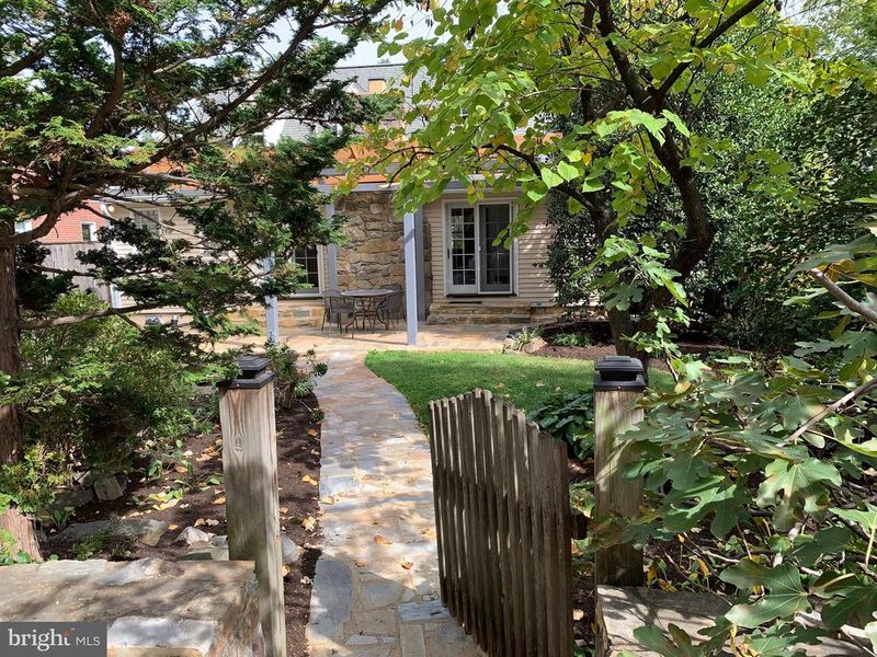 600 N Ivy St N, Arlington, VA 22201