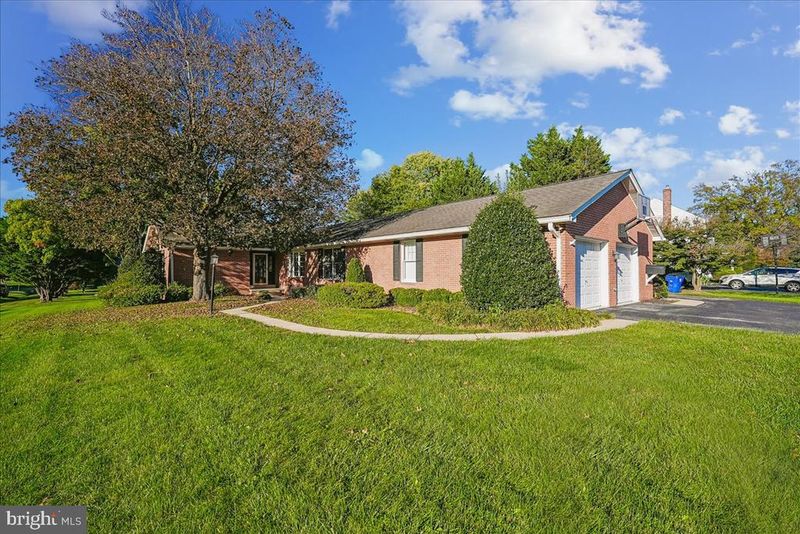 8101 Sundown Ln, Frederick, MD 21702