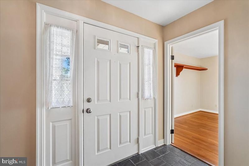 8101 Sundown Ln, Frederick, MD 21702