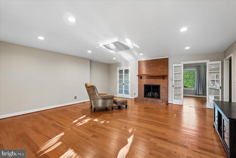 8101 Sundown Ln, Frederick, MD 21702