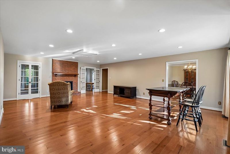 8101 Sundown Ln, Frederick, MD 21702