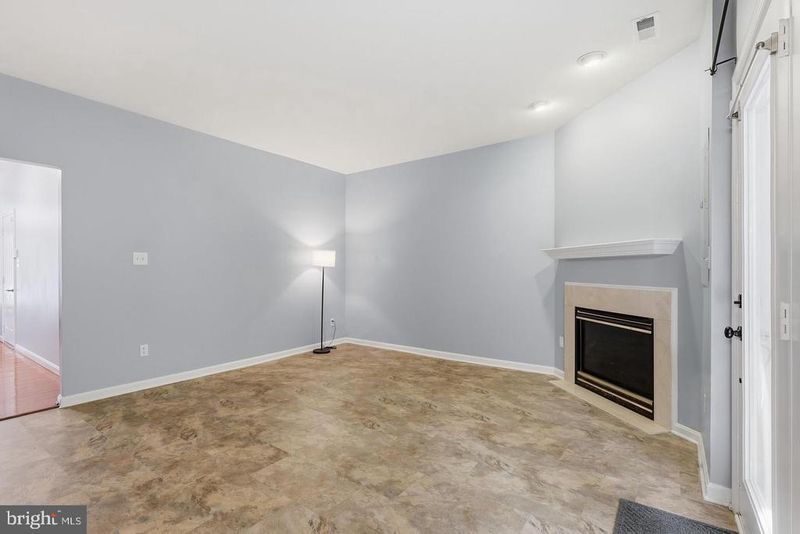 13002 Park Crescent Cir, Herndon, VA 20171