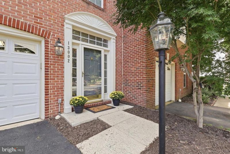 13002 Park Crescent Cir, Herndon, VA 20171