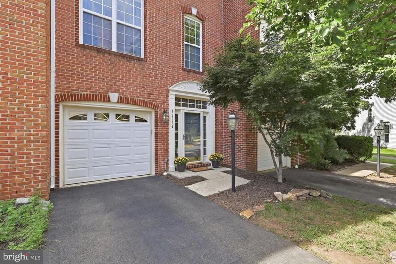 13002 Park Crescent Cir, Herndon, VA 20171