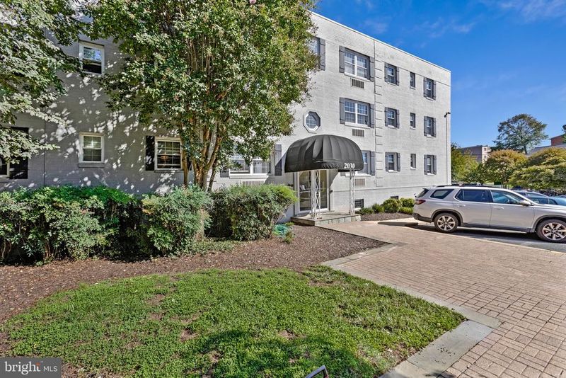 2030 N Vermont St #303, Arlington, VA 22207