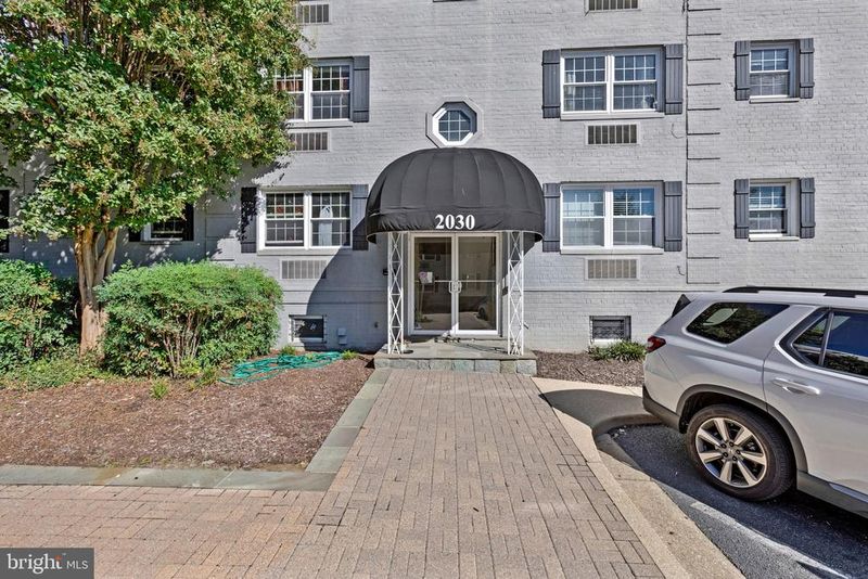 2030 N Vermont St #303, Arlington, VA 22207