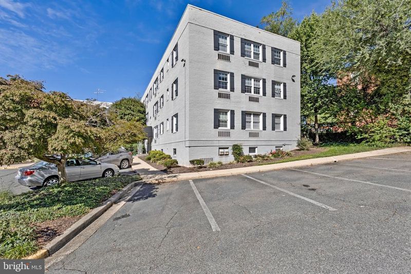 2030 N Vermont St #303, Arlington, VA 22207