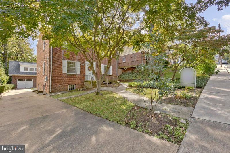 2431 N Utah St, Arlington, VA 22207