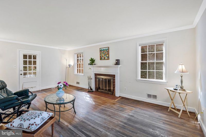 2431 N Utah St, Arlington, VA 22207