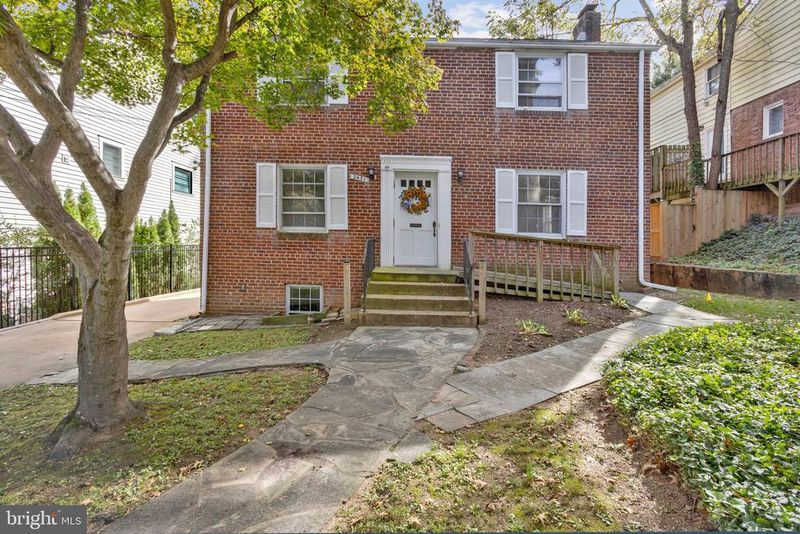 2431 N Utah St, Arlington, VA 22207