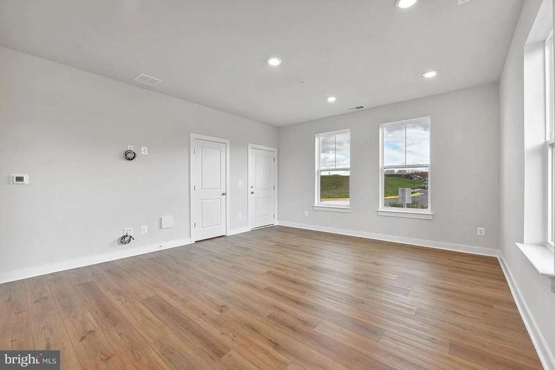 20815 Wood Dr, Sterling, VA 20166