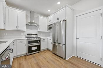 20815 Wood Dr, Sterling, VA 20166
