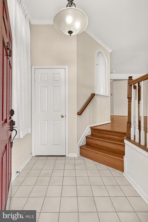 6251 Harbin Dr, Alexandria, VA 22310