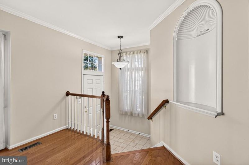 6251 Harbin Dr, Alexandria, VA 22310